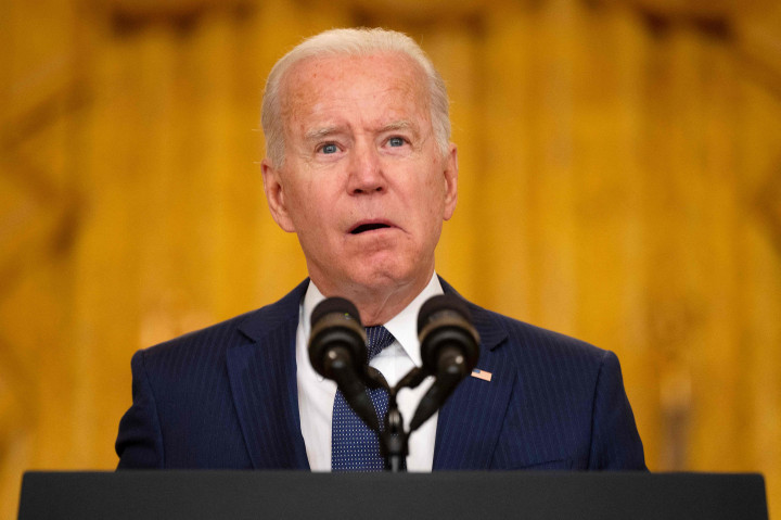 Biden juga meminta Kementerian Pertahanan AS yang berkantor di Pentagon untuk mengembangkan rencana serangan balik.