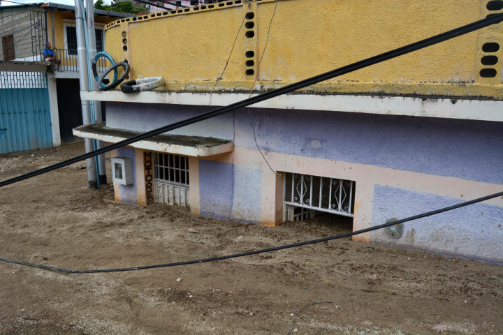 Di samping itu, setidaknya 8.098 rumah hancur diterjang banjir dan tanah longsor di seluruh negeri.