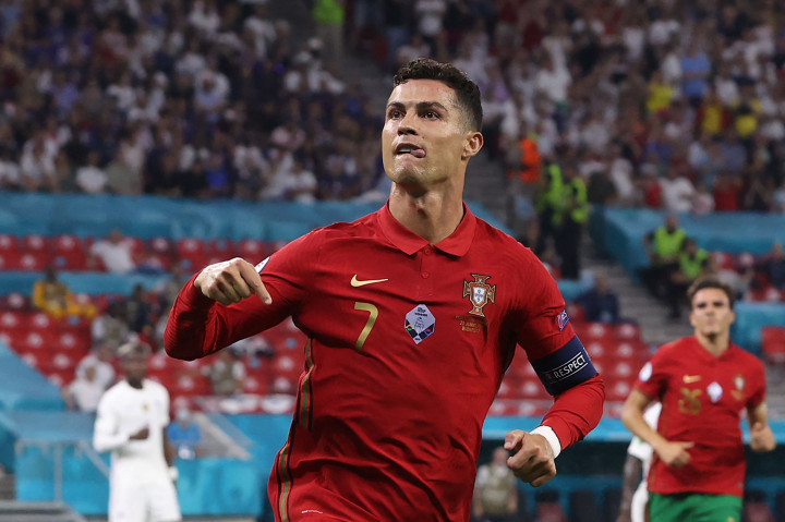 Megabintang sepak bola asal Portugal Cristiano Ronaldo telah memastikan kembali ke klub lamanya, Manchester United.