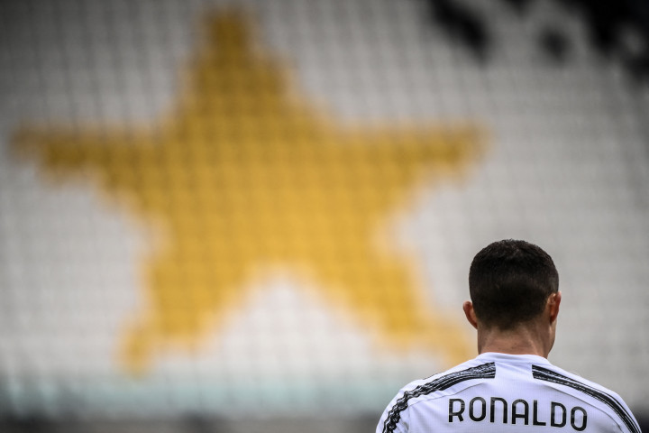 Dalam laporannya, Man United menulis bahwa pihak klub juga telah mencapai kesepakatan dengan Juventus untuk kembali mendatangkan Cristiano Ronaldo ke Old Trafford.