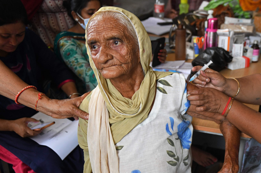 India telah menyuntikkan lebih dari 10 juta vaksin Covid-19 dalam sehari, ucap Kementerian Kesehatan pada Sabtu, 28 Agustus 2021. 