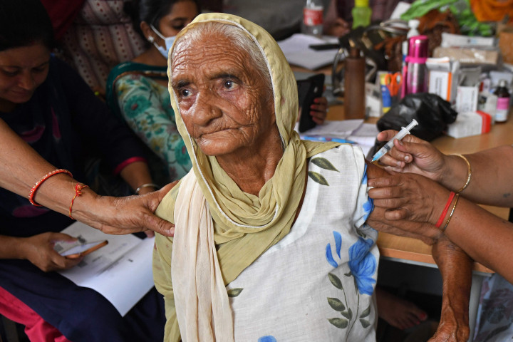 India telah menyuntikkan lebih dari 10 juta vaksin Covid-19 dalam sehari, ucap Kementerian Kesehatan pada Sabtu, 28 Agustus 2021. 