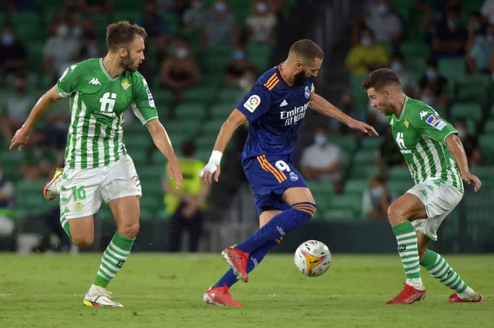 Namun, tak banyak peluang yang diciptakan pada babak pertama karena pertahanan Betis masih mampu menetralisir setiap serangan Madrid. Hingga turun minum tidak ada gol yang tercipta.