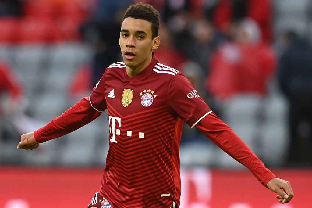 Jamal Musiala melanjutkan tren kesuburannya dengan mencetak gol ketiga Bayern saat babak kedua baru berjalan empat menit, lewat tembakan melengkung yang tak terjangkau kiper Alexander Schwolow.
