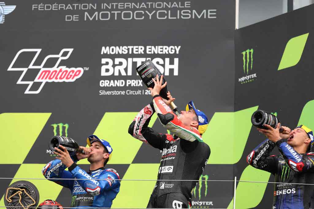 Juara GP Inggris 2019 Alex Rins juga tampil impresif setelah start dari P10 dan mengklaim podium sebagai runner-up untuk tim Suzuki Ecstar, sementara Aleix Espargaro di peringkat ketiga sekaligus mempersembahkan podium perdana bagi Aprilia.