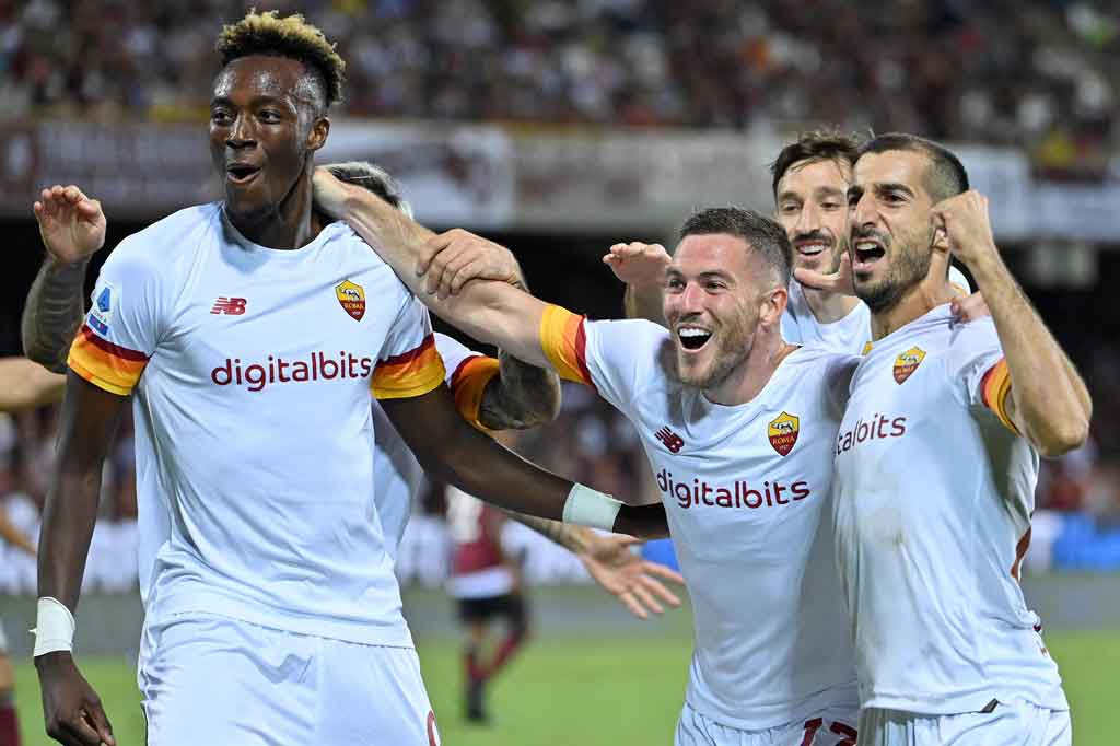 Empat menit berselang umpan terobosan Henrikh Mkhitaryan diselesaikan sempurna oleh Jordan Veretout ke pojok kanan bawah gawang tuan rumah untuk membawa Serigala Ibu Kota unggul 2-0.