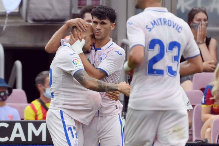 Namun, keunggulan Barcelona tidak bertahan lama setelah Getafe menyamakan kedudukan pada menit ke-19. Gol tersebut terjadi berkat kolaborasi dua pemain jebolan Barcelona, ??Sandro Ramirez dan Carles Alena. Ramirez melakukan umpan satu dua dengan Alena sebelum melepaskan tembakan keras mendatar yang tak bisa dibendung oleh Marc Andre ter Stegen.