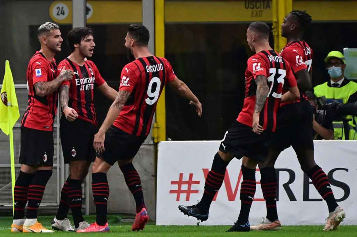 AC Milan berhasil menjebol gawang tim tamu lewat eksekusi tendangan bebas Sandro Tonali yang melewati pagar hidup Cagliari dan tak terjangkau kiper Boris Radunovic pada menit ke-12. Cagliari segera meresponnya tiga menit kemudian lewat sundulan Alessandro Deiola yang gagal dijangkau kiper Mike Maignan.
