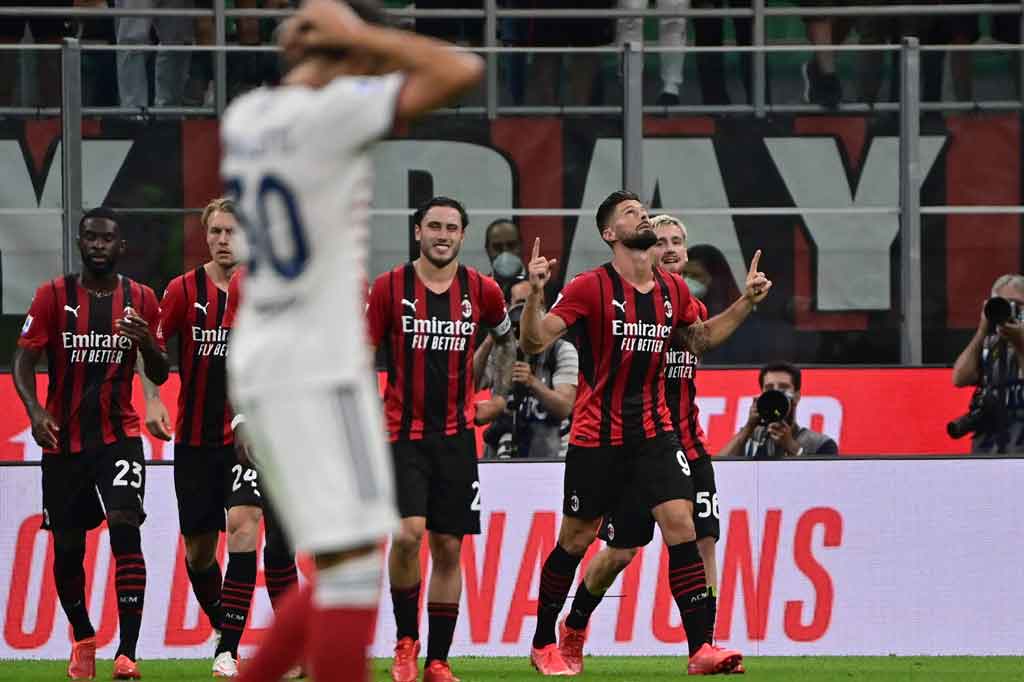 Tensi pertandingan tinggi berlanjut dan Giroud sukses lolos dari jebakan offside untuk menerima umpan terobosan dari Diaz dan menyelesaikannya dengan tembakan melengkung yang bersarang ke dalam gawang tim tamu pada menit ke-24 demi memperlebar keunggulan Milan 3-1.