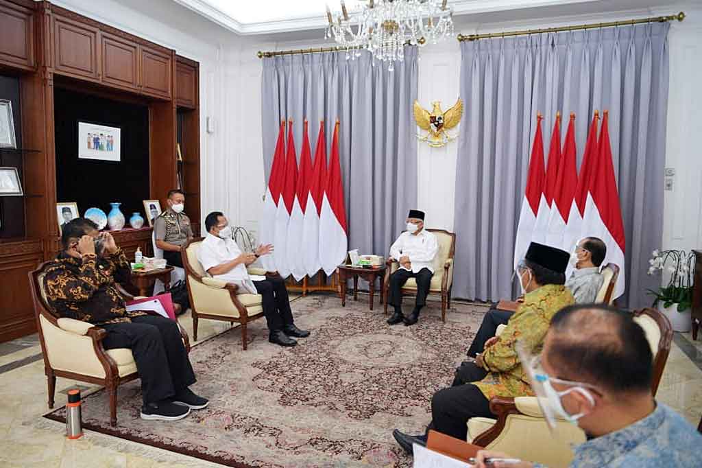 Juru Bicara Wapres Masduki Baidlowi yang turut hadir dalam pertemuan tersebut mengatakan Mendagri melaporkan perkembangan penyusunan dua draf PP terkait Kelembagaan dan Tata Kelola Keuangan Otsus Papua.