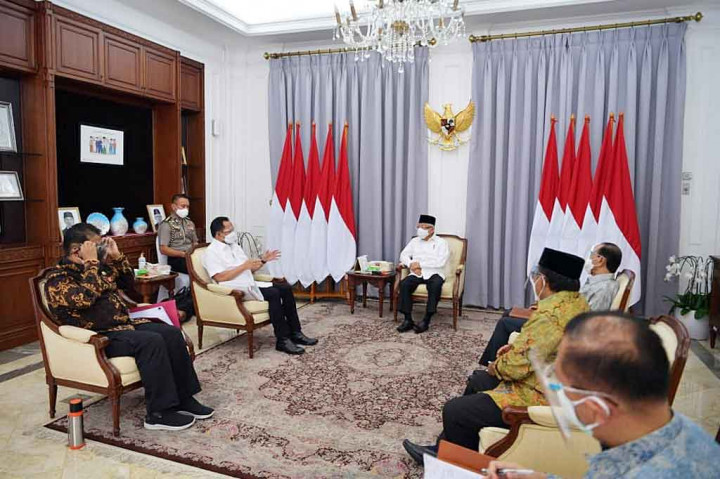 Juru Bicara Wapres Masduki Baidlowi yang turut hadir dalam pertemuan tersebut mengatakan Mendagri melaporkan perkembangan penyusunan dua draf PP terkait Kelembagaan dan Tata Kelola Keuangan Otsus Papua.