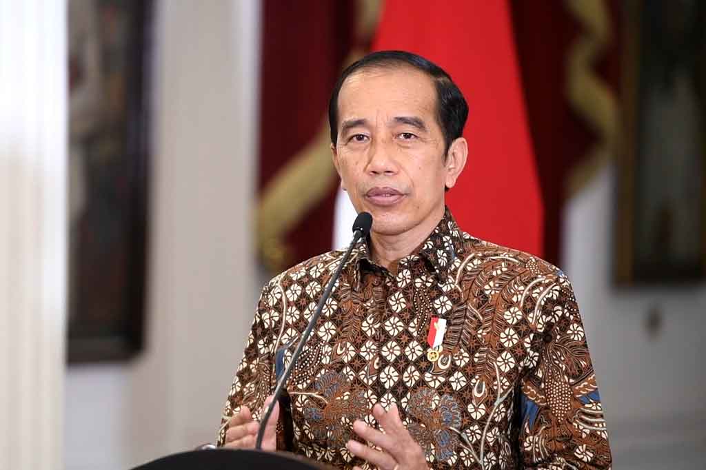 Presiden Joko Widodo memberikan pernyataan pers tentang perkembangan terkini pelaksanaan Pemberlakuan Pembatasan Kegiatan Masyarakat (PPKM) di Istana Merdeka, Jakarta, Senin, 30 Agustus 2021. Presiden memutuskan memperpanjang kebijakan PPKM hingga 6 September 2021 meskipun perkembangan kasus covid-19 semakin menunjukan tren penurunan.
