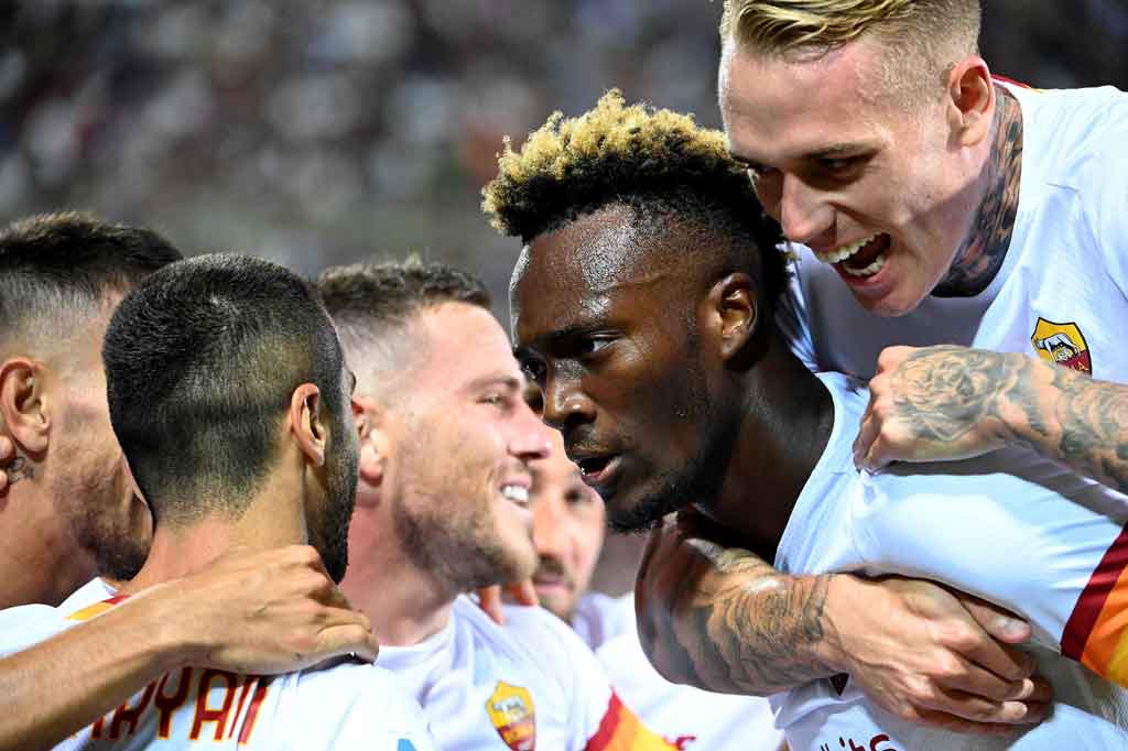AS Roma berhasil menang telak 4-0 atas tim tuan rumah  Salernitana dalam laga pekan kedua Liga Italia di Stadion Arechi, Senin, 30 Agustus 2021 dini hari WIB.