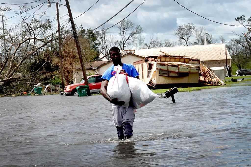 Kota New Orleans sebagian besar masih tanpa listrik selama 24 jam setelah Ida menghantam pantai Louisiana sebagai badai Kategori 4, tepat 16 tahun setelah Badai Katrina mendarat,  salah satu badai paling merusak dan mematikan di AS, menghantam Pantai Teluk, serta setahun setelah Laura -- badai Kategori 4-- melanda Louisiana.