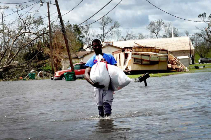 Kota New Orleans sebagian besar masih tanpa listrik selama 24 jam setelah Ida menghantam pantai Louisiana sebagai badai Kategori 4, tepat 16 tahun setelah Badai Katrina mendarat,  salah satu badai paling merusak dan mematikan di AS, menghantam Pantai Teluk, serta setahun setelah Laura -- badai Kategori 4-- melanda Louisiana.