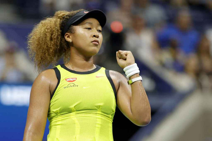 Juara bertahan Naomi Osaka melaju ke putaran kedua AS Terbuka pada Senin, 30 Agustus 2021 waktu setempat. Osaka melaju usai mengalahkan peringkat 87 asal Ceko, Marie Bouzkova dua gim langsung 6-4, 6-1, dalam waktu 93 menit.