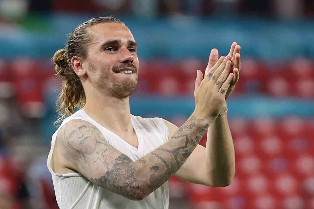 Kejutan terjadi pada bursa transfer musim panas 2021 ini. Pemain depan Prancis Antoine Griezmann telah dilepas oleh Barcelona untuk kembali ke Atletico Madrid, hanya dua tahun setelah bergabung dengan klub Catalan tersebut.