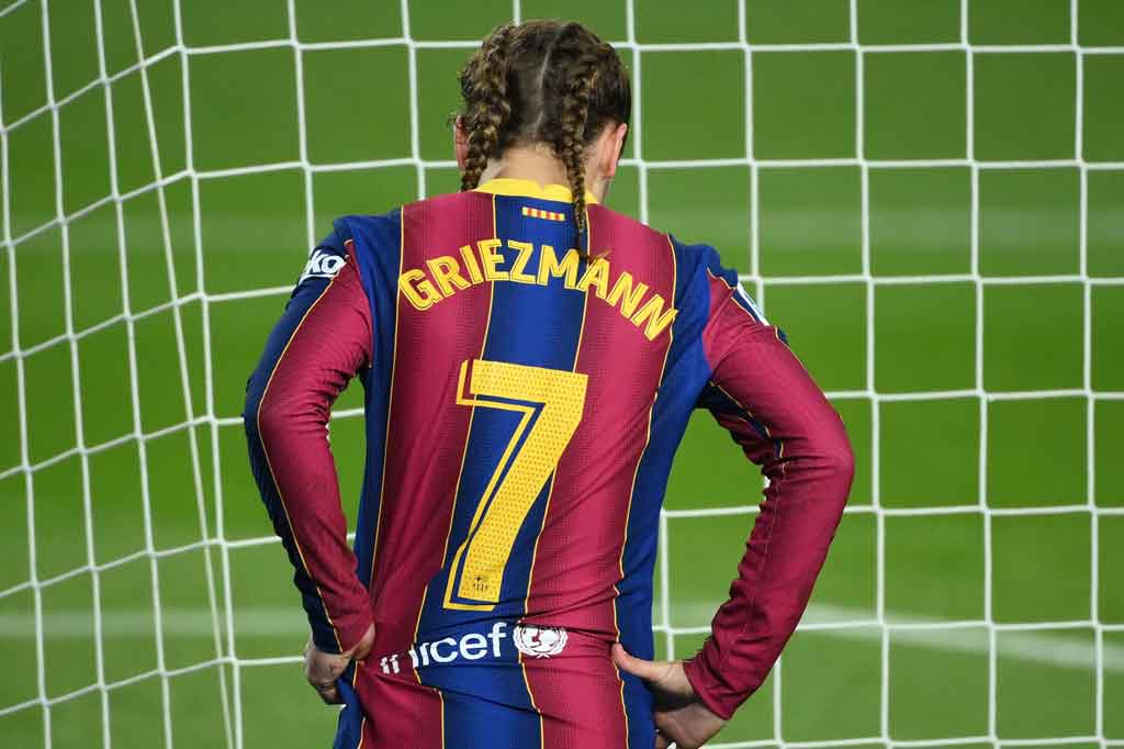 Pemain berusia 30 tahun, yang mencetak 133 gol dalam periode pertamanya bersama Atletico tersebut, telah bergabung kembali dengan kontrak pinjaman satu tahun dengan opsi untuk diperpanjang satu tahun lagi.