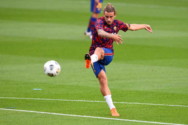 Barcelona asuhan Ronald Koeman dilaporkan akan merekrut striker Sevilla Luuk de Jong sebagai pengganti Griezmann. 