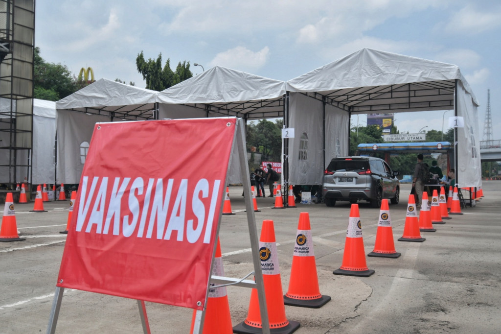 Terdapat dua titik yang dijadikan lokasi penyelenggaraan vaksinasi yakni pertama di Jalur A dan Jalur B Tol Jagorawi.