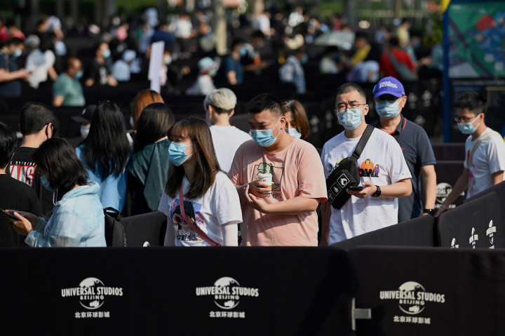 Universal Studios Beijing masih menampilkan wahana permainan yang kurang lebih sama dengan rekan-rekannya di Singapura, Osaka, Los Angeles dan Orlando.