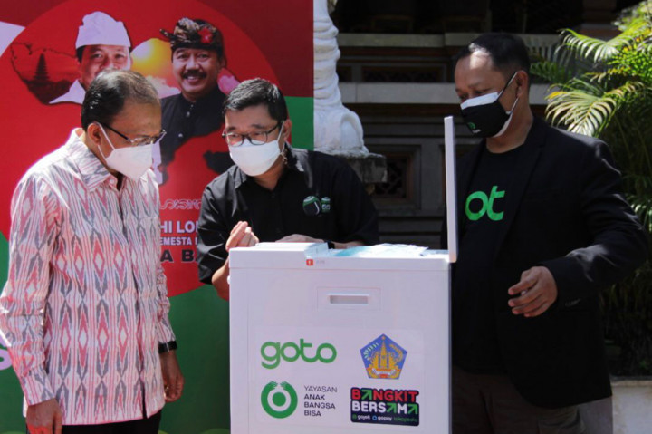 Penyerahan bantuan ini merupakan bagian dari semangat gerakan #BangkitBersama, yang diinisiasi oleh GoTo, sebuah gerakan yang bertujuan untuk membantu masyarakat Indonesia dalam penanganan Covid-19 melalui ekosistem GoTo, dan mendukung masyarakat.