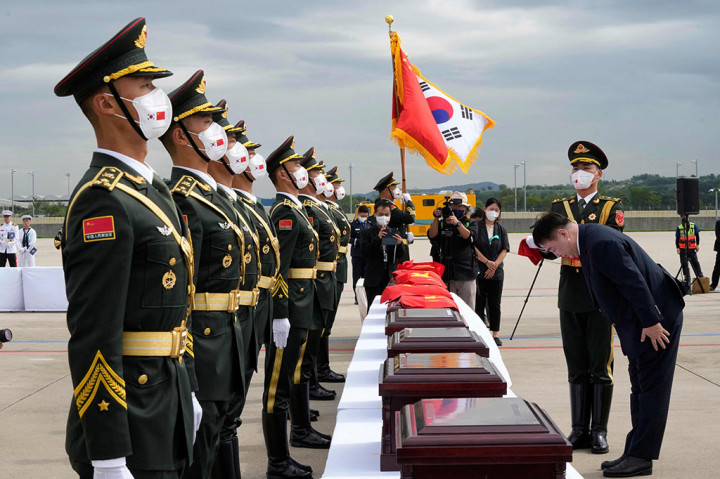 Sebanyak 109 jasad prajurit Tiongkok yang merupakan korban perang Korea selama 1950-1953 dipulangkan dari Korea Selatan pada Kamis, 2 September 2021.