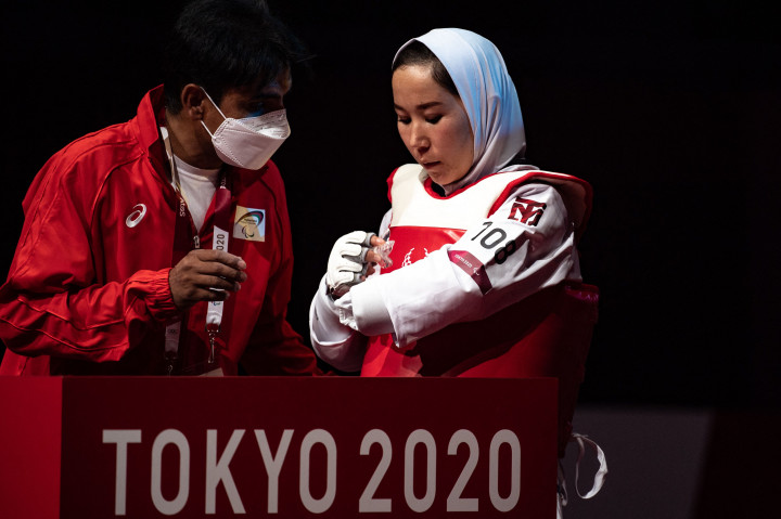 Kedua atlet tersebut meninggalkan Afghanistan pekan lalu dan telah tiba di Tokyo pada Sabtu malam dengan penerbangan dari Prancis.