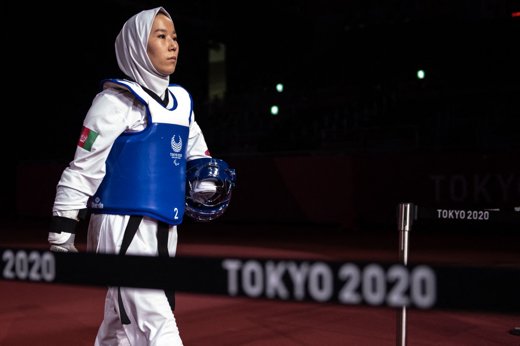 Zakia Khudadadi menjadi atlet perempuan Afghanistan pertama yang berkompetisi di Paralimpiade sejak 2004.