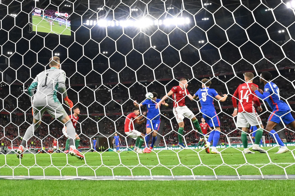 Enam menit kemudian Inggris mencetak gol ketiga lewat sundulan Harry Maguire yang memanfaatkan sepak pojok Luke Shaw.