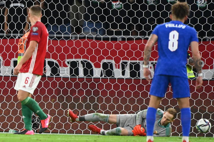 The Three Lions memperbesar keunggulan mereka pada menit ke-87. Gol terjadi akibat blunder yang dibuat Gulacsi saat kurang baik mengantisipasi sepakan jarak jauh dari Declan Rice hingga bola masuk ke gawang sendiri. Skor 4-0 untuk tim tamu.