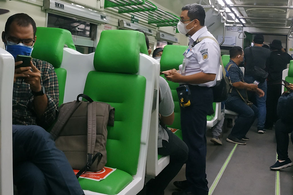 Kereta Api Bandara Internasional Yogyakarta atau KA Bandara YIA mulai beroperasi untuk masyarakat pada 1 September 2021. Di awal pengoperasian, PT KAI memberikan tarif promo Rp0 alias gratis yang berlaku pada 1-16 September 2021.