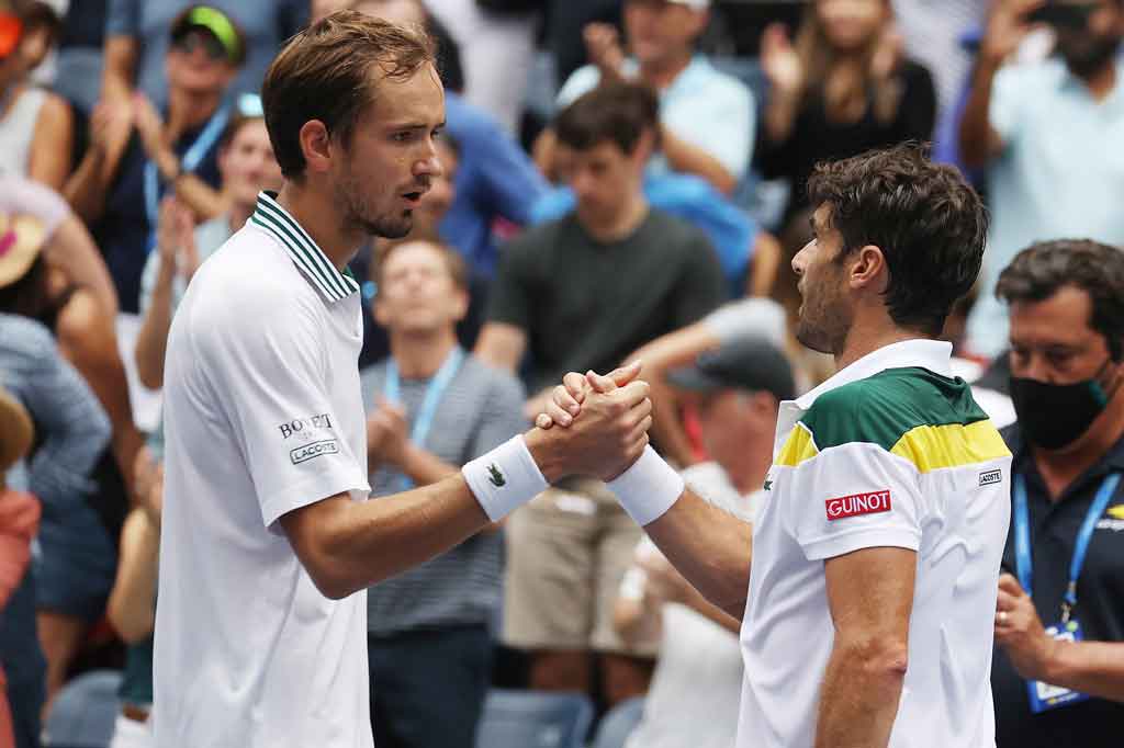 Medvedev melangkah mudah ke babak keempat dengan mengalahkan peringkat 74 Spanyol, Pablo Andujar dengan tiga gim langsung 6-0, 6-4, 6-3.