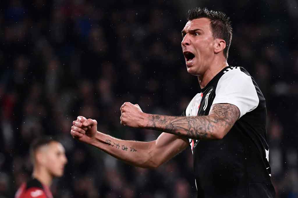 Mandzukic kemudian sempat membela Atletico Madrid selama semusim dari 2014 hingga 2015 sebelum bergabung ke raksasa Serie A Juventus. Bersama Juve Mandzukic mampu mempersembahkan empat gelar Scudetto Serie A, tiga Coppa Italia, dan satu Supercoppa Italiana.