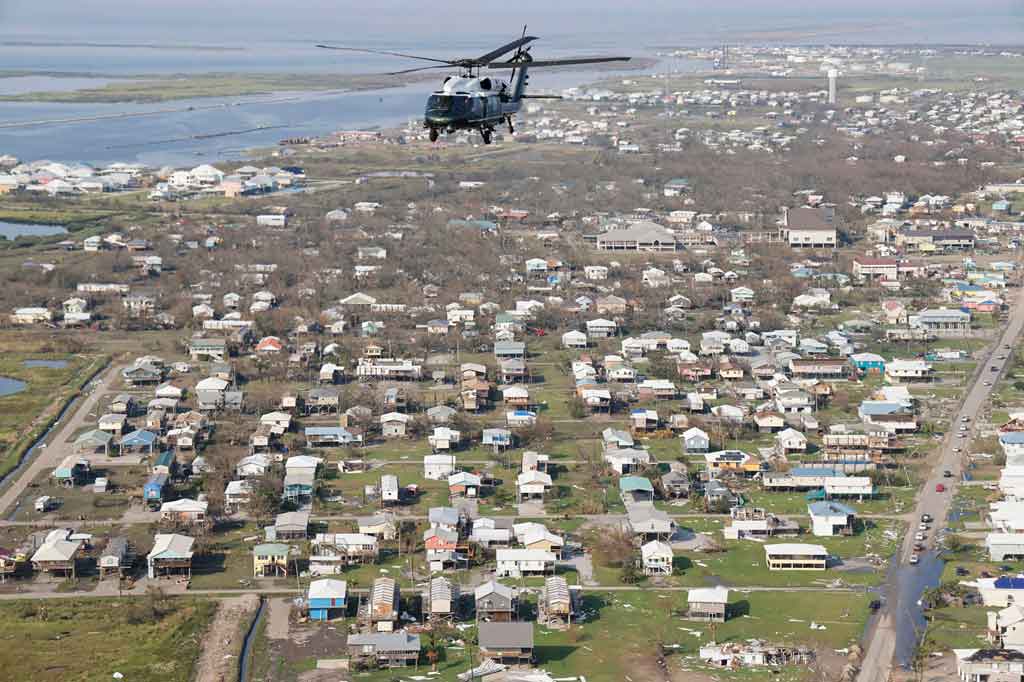 


Presiden AS Joe Biden, Jumat, 3 September 2021 waktu setempat, terbang ke New Orleans untuk mengunjungi kerusakan akibat Badai Ida, yang melanda Pantai Teluk sebelum membawa malapetaka ke New York.