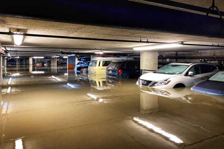 Alabama, Louisiana, dan Mississippi terkena serangan sebelum sisa-sisa badai berguling ke utara ke New York, New Jersey, dan Pennsylvania, membanjiri kereta bawah tanah New York City dan  jalan-jalan di ibu kota keuangan AS.