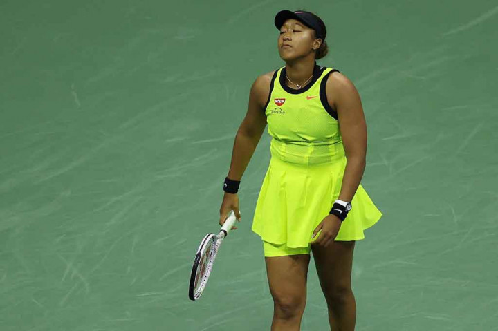 Naomi Osaka gagal mempertahankan gelar AS Terbuka setelah secara mengejutkan ditundukkan oleh petenis remaja asal Kanada berusia 18 tahun Leylah Fernandez di babak ketiga, Sabtu, 4 September 2021.