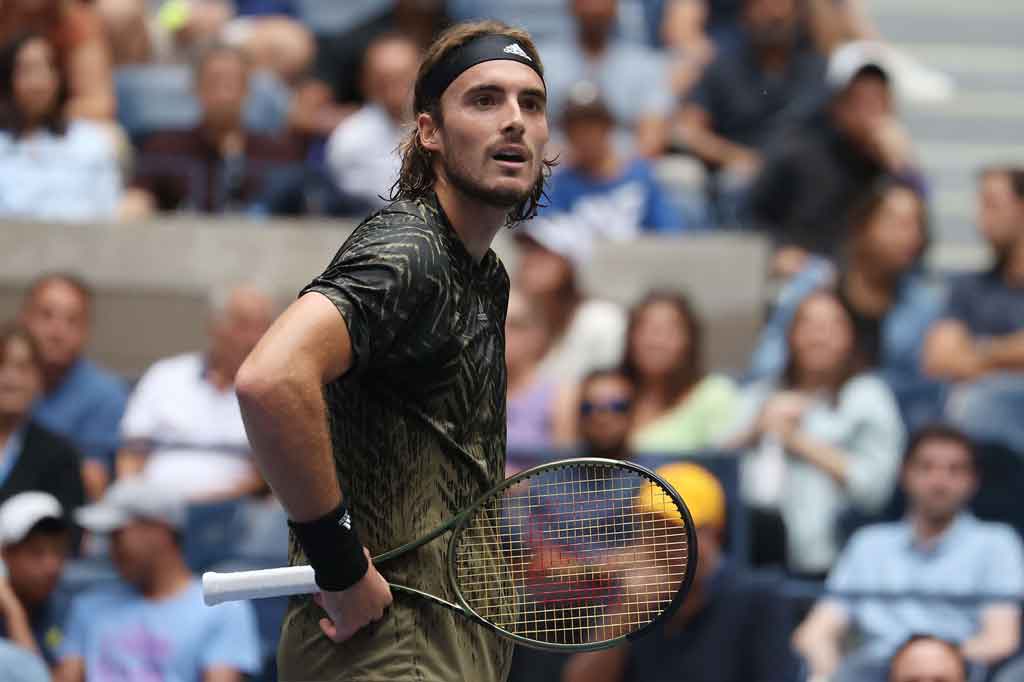 Unggulan ketiga asal Yunani Stefanos Tsitsipas harus terhenti di babak ketiga turnamen AS Terbuka, Sabtu, 4 September 2021. Tsitsipas dikalahkan petenis Spanyol berusia 18 tahun, Carlos Alcaraz.