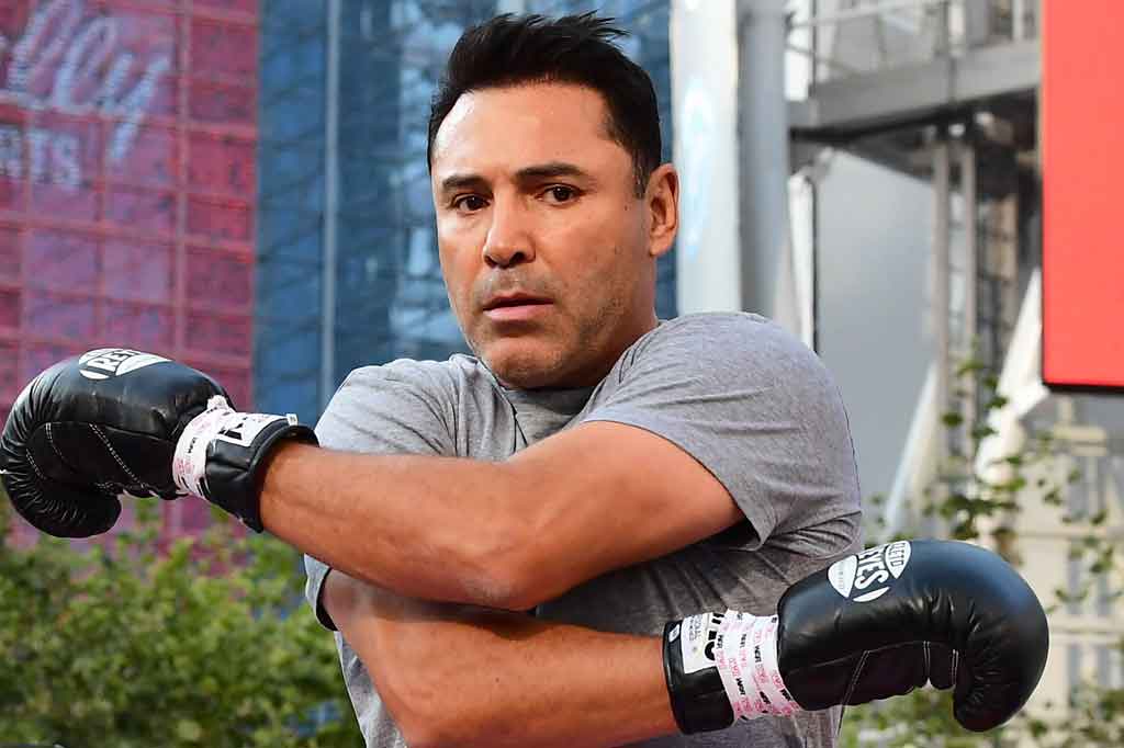 De La Hoya semula dijadwalkan melawan mantan petarung MMA asal Brasil, Viktor Belfort di Staples Center, Los Angeles pada 11 September, menandai kembalinya sang legenda ke atas ring usai memutuskan pensiun setelah kalah dari Manny Pacquiao pada 2008.