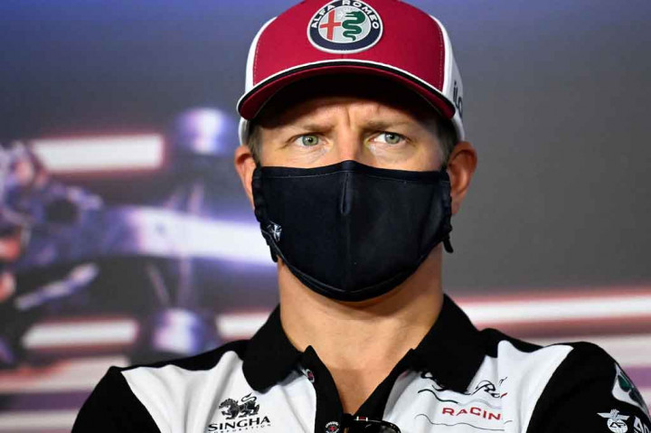 Pembalap Alfa Romeo Kimi Raikkonen telah dites dengan hasil positif covid-19, yang berarti akan melewatkan Grand Prix Belanda akhir pekan ini. Hal itu dikatakan timnya dan penyelenggara balapan pada Sabtu, 4 September 2021.