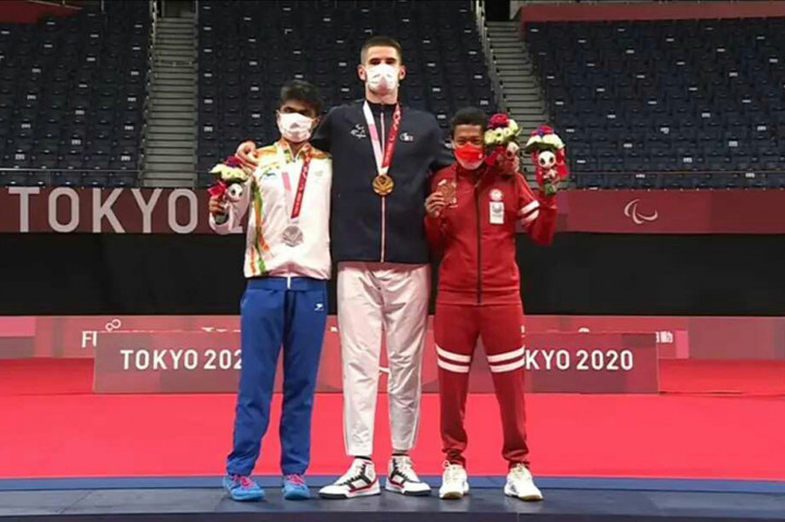 Fredy menang dua gim sekaligus saat tampil di Yoyogi National Stadium. Fredy menang mudah dengan skor 21-17 dan 21-11 dalam waktu 32 menit saja.