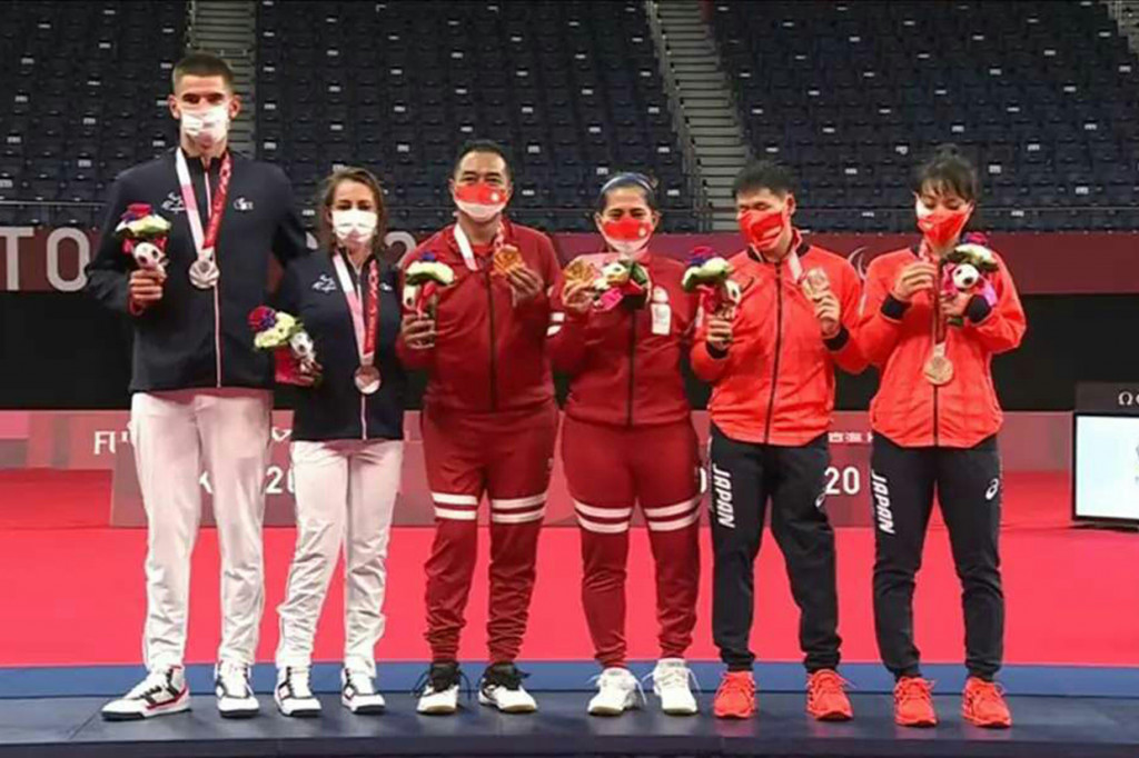Bertanding di Stadion Nasional Yoyogi, Minggu, 5 September 2021, Hary/Leani tampil sangat solid dan berhasil mengalahkan pasangan Perancis, Lucaz Mazur/Faustine Noel, pada partai final.