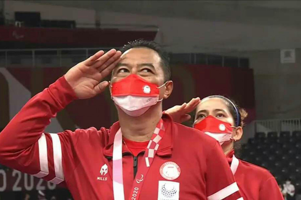 Indonesia menambah medali emas lewat pasangan Hary Susanto/Leani Ratri Oktila yang tampil di ganda campuran cabang badminton nomor SL3-SU5.