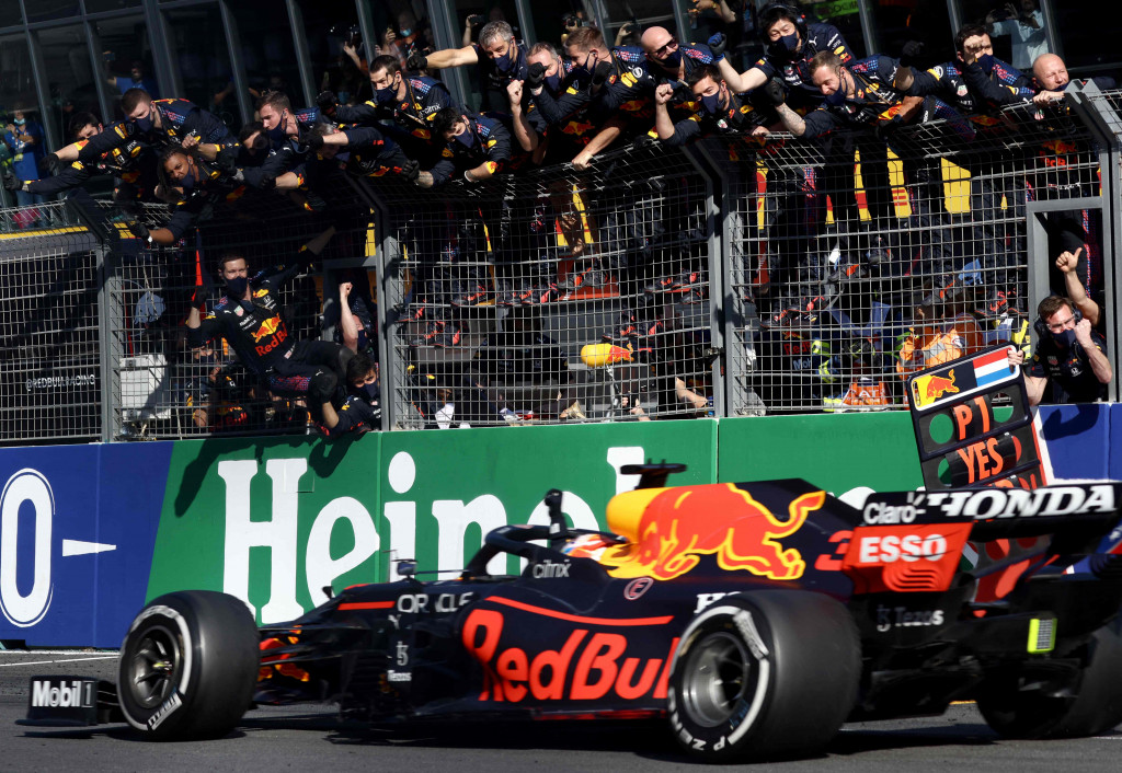 Pebalap Red Bull Max Verstappen sukses merajadi Formula 1 GP Belanda 2021 yang berlangsung di Sirkuit Zandvoort, Minggu, 5 September 2021.