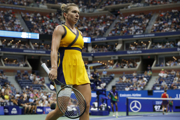 Mantan petenis nomor satu dunia Simona Halep mesti pulang lebih awal usai terdepak di babak 16 besar AS Terbuka 2021.  