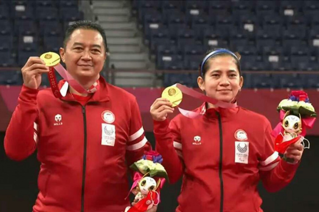 Indonesia menambah medali emas lewat pasangan Hary Susanto/Leani Ratri Oktila yang tampil di ganda campuran cabang badminton nomor SL3-SU5.