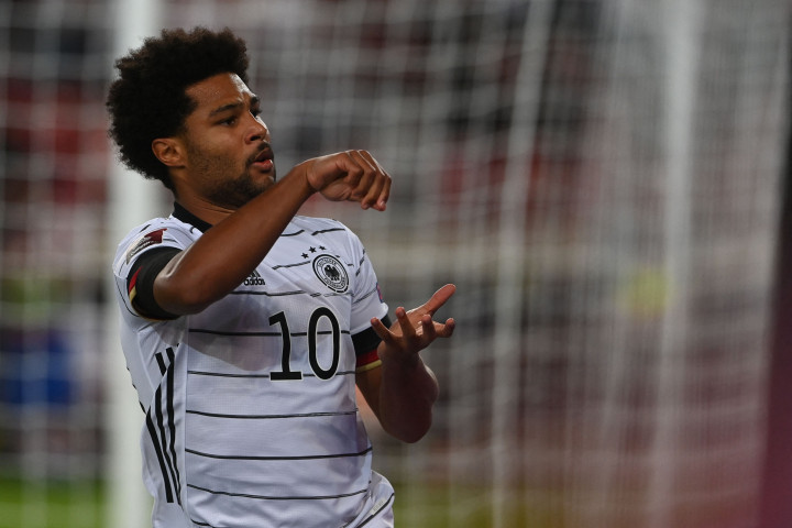 Serge Gnabry melakukan selebrasi usai mencetak gol ke gawang Armenia dalam lanjutan Kualifikasi Piala Dunia 2022.