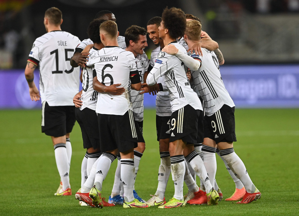 Dengan hasil ini, Die Mannschaft berhak memuncaki klasemen Grup J usai mengoleksi 12 poin hasil lima pertandingan.