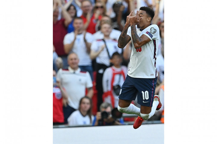 Kemudian Lingard melakukan selebrasi gol 'siu' Cristiano Ronaldo yang ikonik dengan menyilangkan kedua tangannya di depan badan sebelum mendarat.