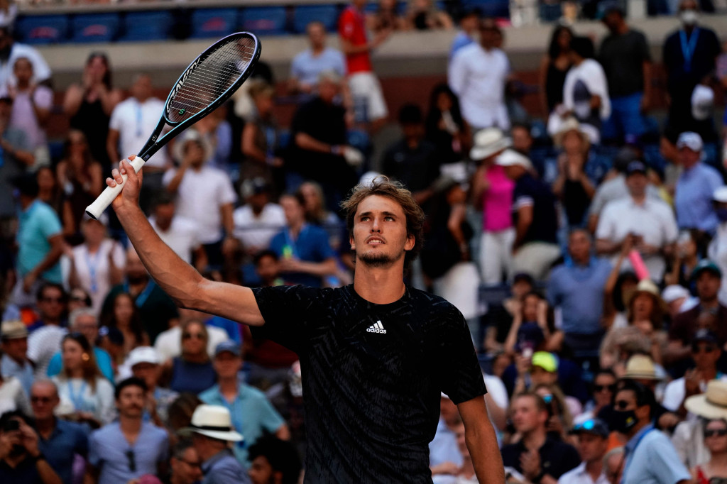 Zverev memiliki catatan 15 kemenangan beruntun, setelah merebut gelar Cincinnati Terbuka menjelang AS Terbuka dan meraih emas Olimpiade Tokyo. Dia adalah salah satu favorit untuk menantang petenis nomor satu dunia Novak Djokovic dalam perebutan gelar. 